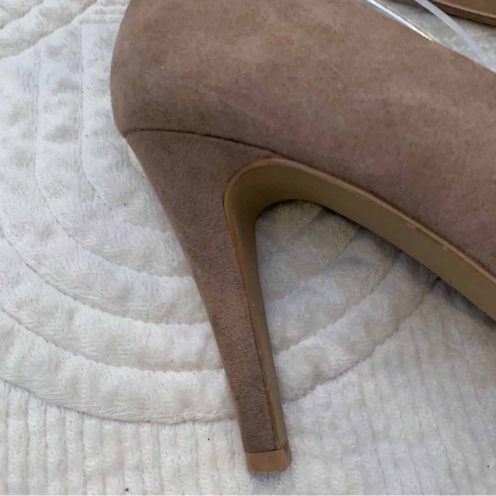 KELLIE & KATIE Elegant Taupe High Heel Pumps Size 9 - Picture 11 of 13